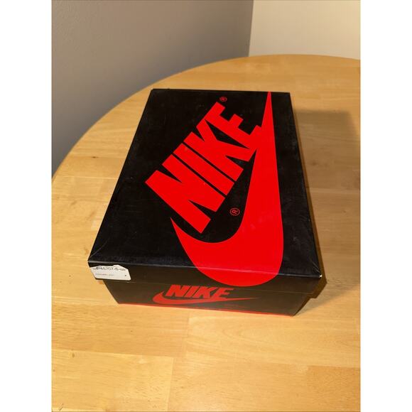Size 9.5 Men Jordan 1 Retro High OG Court Purple 2.0 2020 With Box 555088-500 main image 9